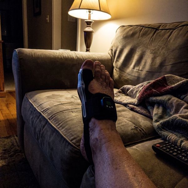 Photo cliente du pied portant l'appareil