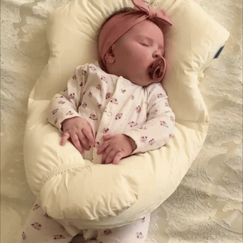Bébé apaisé dans Bercéa