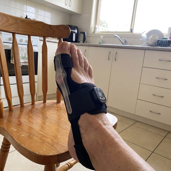 Photo cliente du pied portant l'appareil